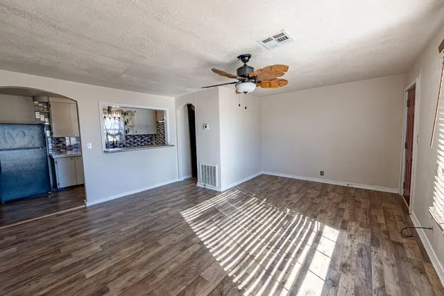 Photo 5 — 631 W 10th Street, Cordell, OK 73632