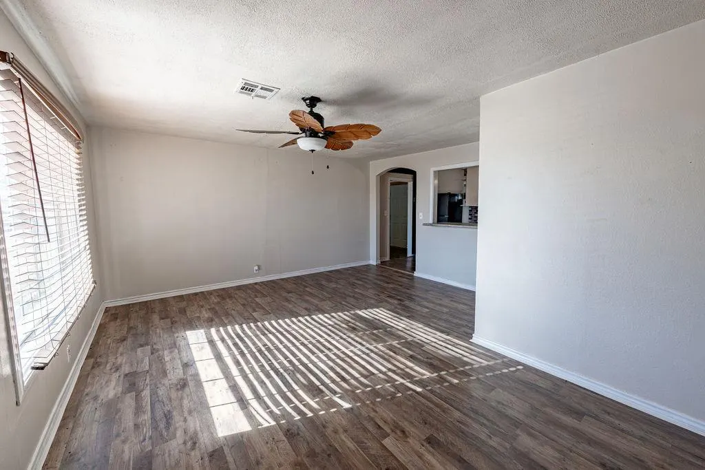 Photo 6 — 631 W 10th Street, Cordell, OK 73632
