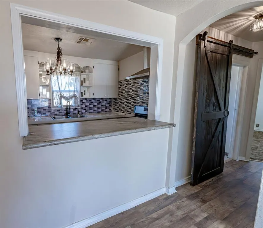 Photo 7 — 631 W 10th Street, Cordell, OK 73632