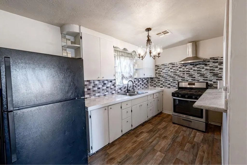 Photo 8 — 631 W 10th Street, Cordell, OK 73632