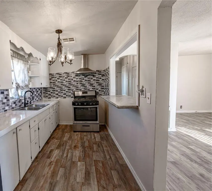 Photo 9 — 631 W 10th Street, Cordell, OK 73632