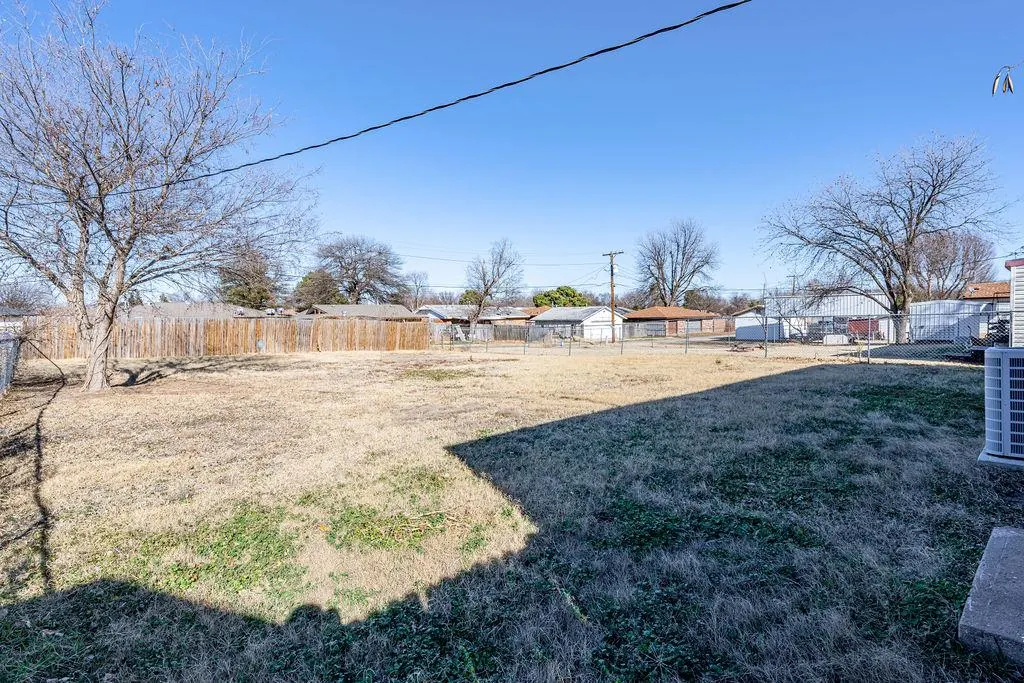 Photo 30 — 631 W 10th Street, Cordell, OK 73632