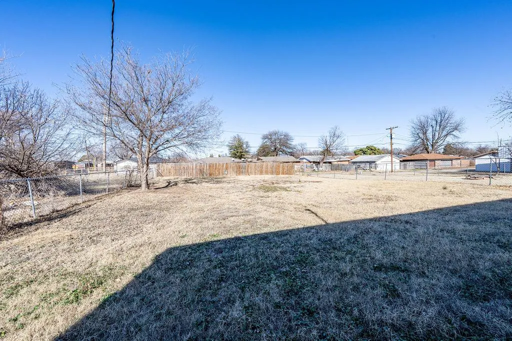 Photo 31 — 631 W 10th Street, Cordell, OK 73632
