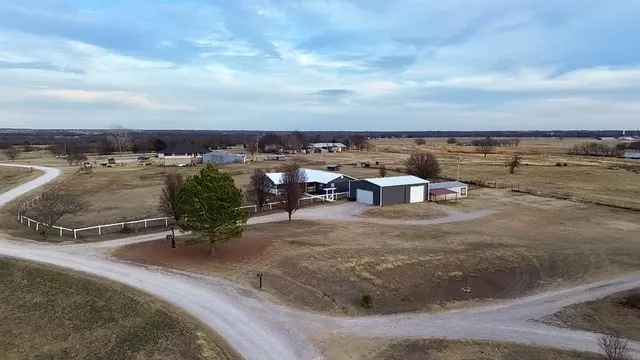 Front exterior — 32204 E County Road 1497, Paoli, OK 73074