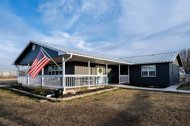 Photo 2 — 32204 E County Road 1497, Paoli, OK 73074
