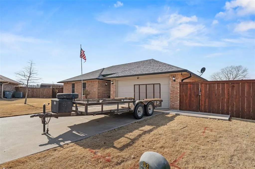 Photo 3 — 4912 SW Malcom Road, Lawton, OK 73505