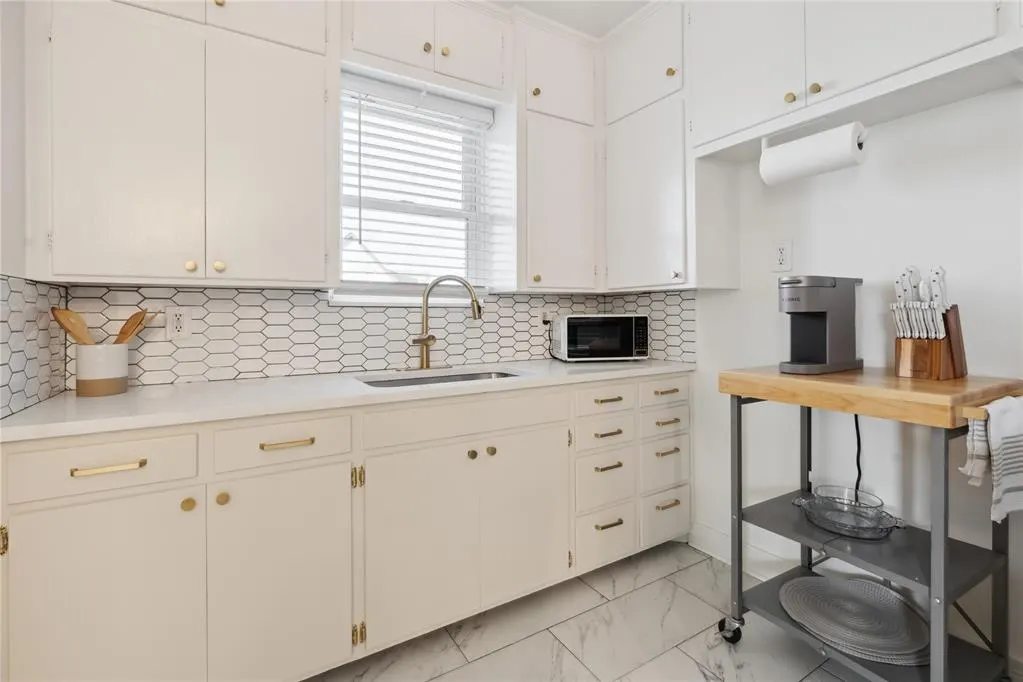 Photo 4 — 2321 N Youngs Boulevard, Oklahoma City, OK 73107