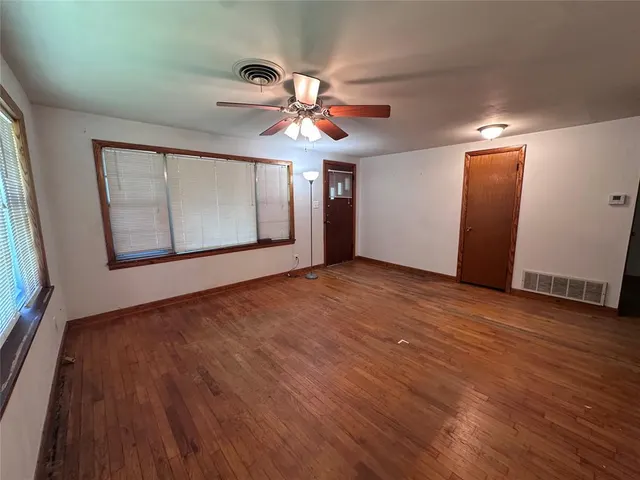 Photo 5 — 811 N Broadway Street, Broken Bow, OK 74728