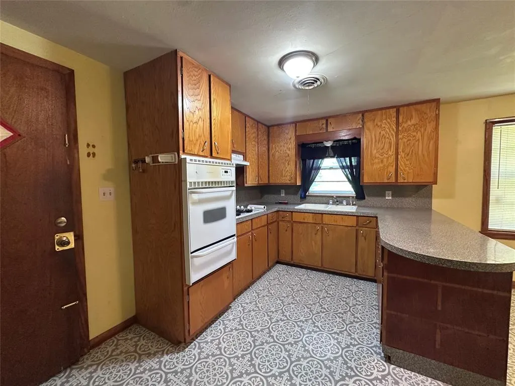 Photo 7 — 811 N Broadway Street, Broken Bow, OK 74728
