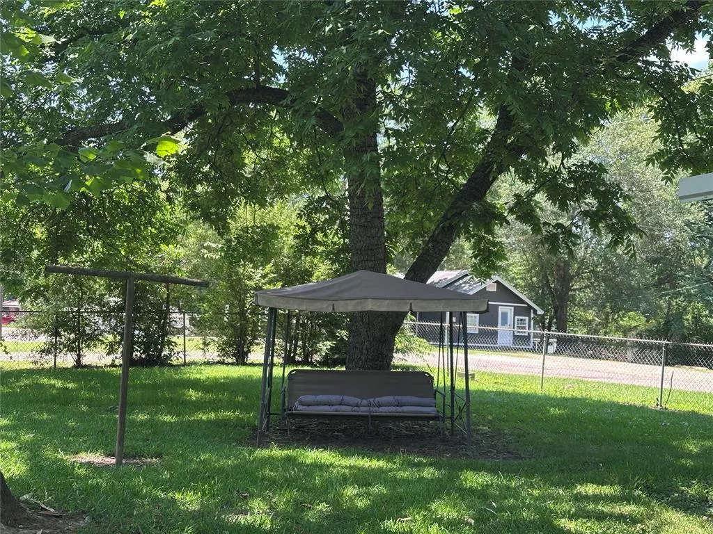 Photo 2 — 811 N Broadway Street, Broken Bow, OK 74728
