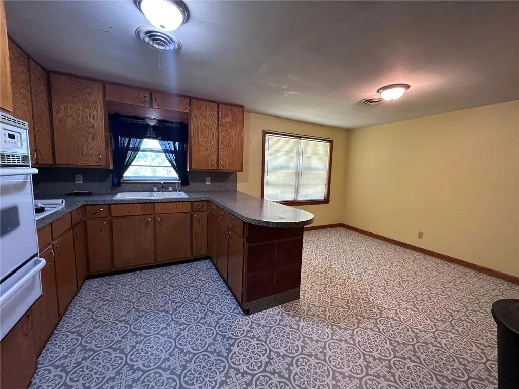 Photo 12 — 811 N Broadway Street, Broken Bow, OK 74728