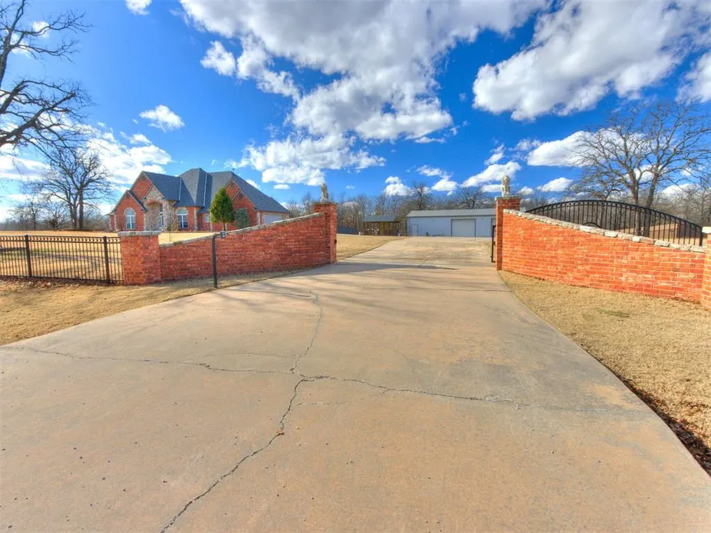 Photo 3 — 10121 Cottonwood Drive, Newalla, OK 74857