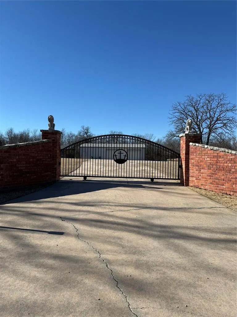Photo 2 — 10121 Cottonwood Drive, Newalla, OK 74857