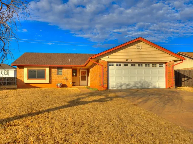 Photo 3 — 10215 S Hillcrest Drive, Oklahoma City, OK 73159