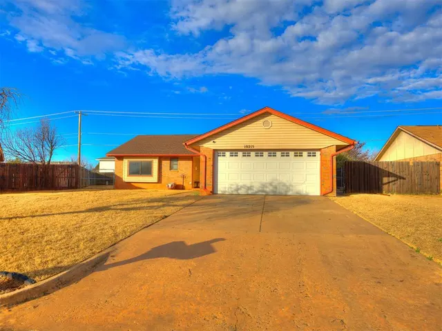 Photo 4 — 10215 S Hillcrest Drive, Oklahoma City, OK 73159