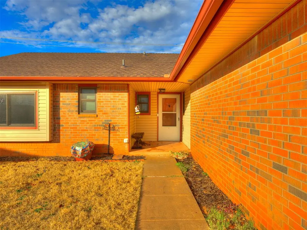 Photo 9 — 10215 S Hillcrest Drive, Oklahoma City, OK 73159