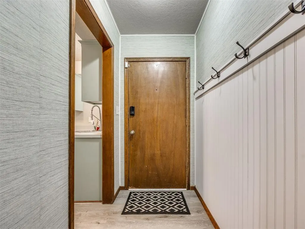 Photo 10 — 10215 S Hillcrest Drive, Oklahoma City, OK 73159