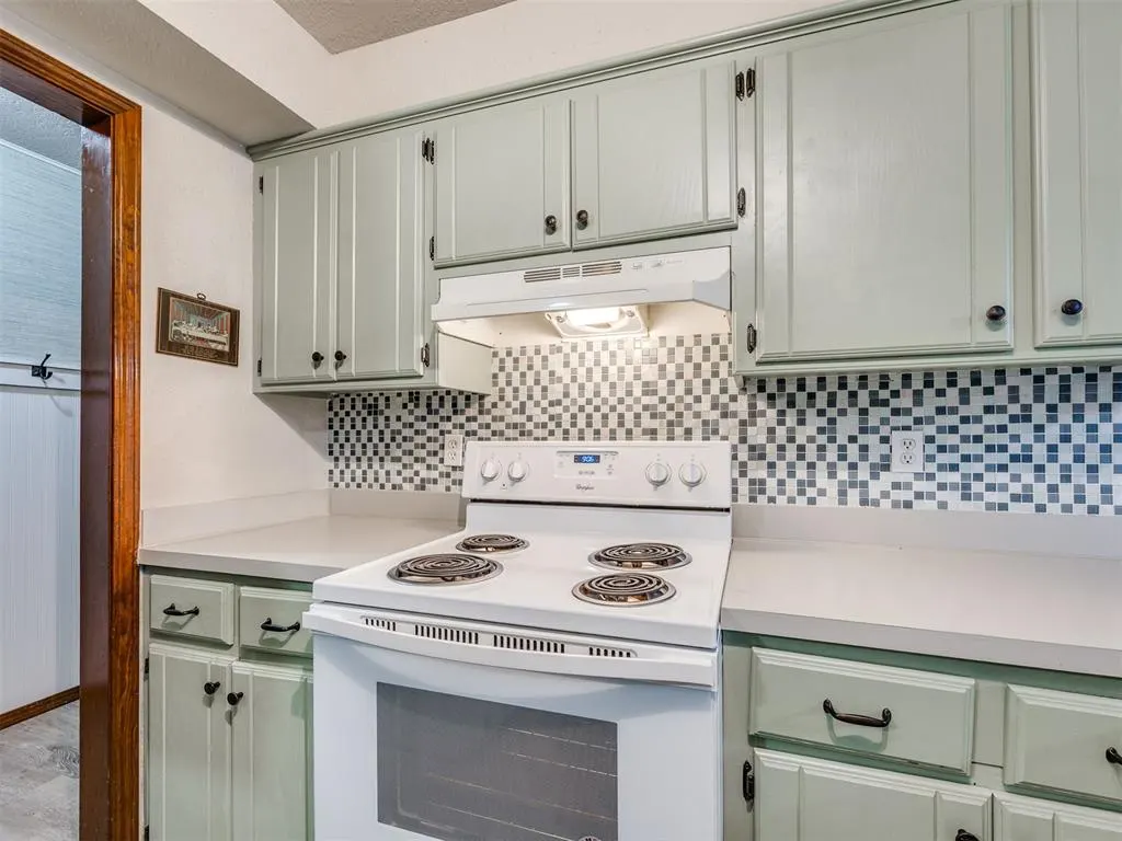 Photo 13 — 10215 S Hillcrest Drive, Oklahoma City, OK 73159