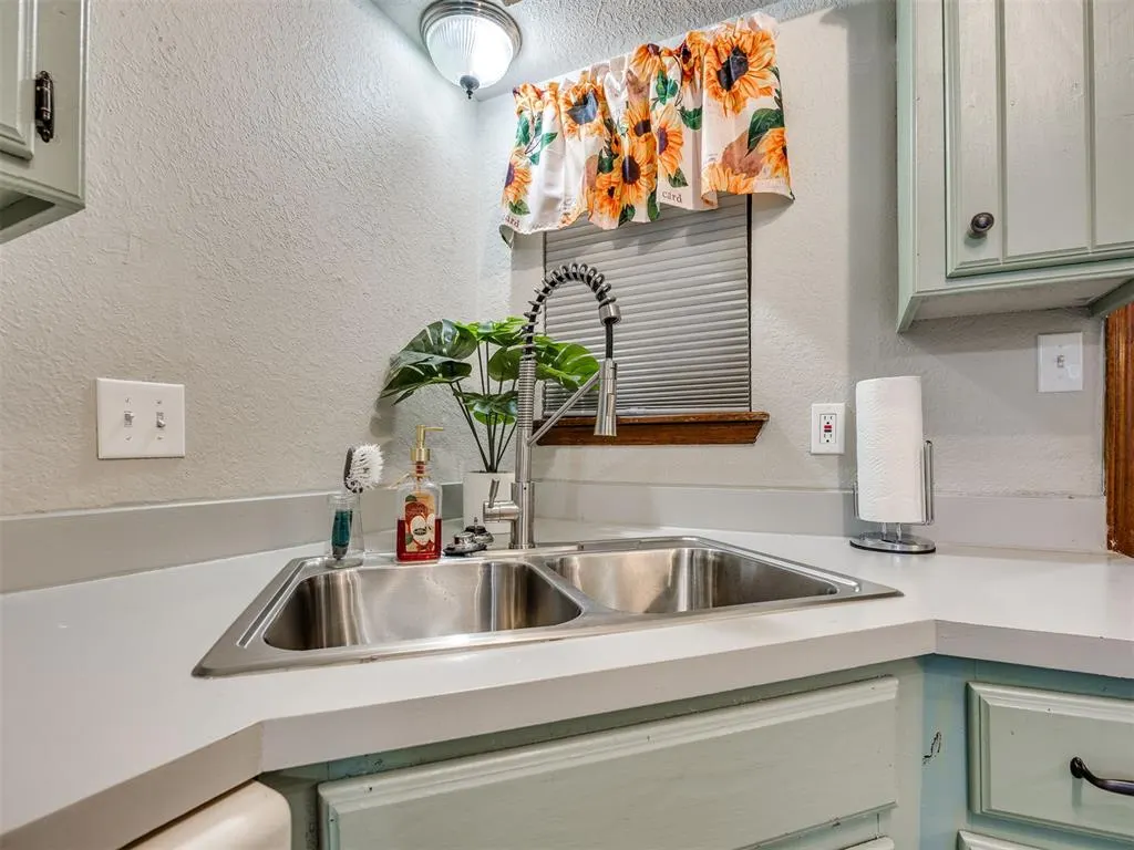 Photo 14 — 10215 S Hillcrest Drive, Oklahoma City, OK 73159