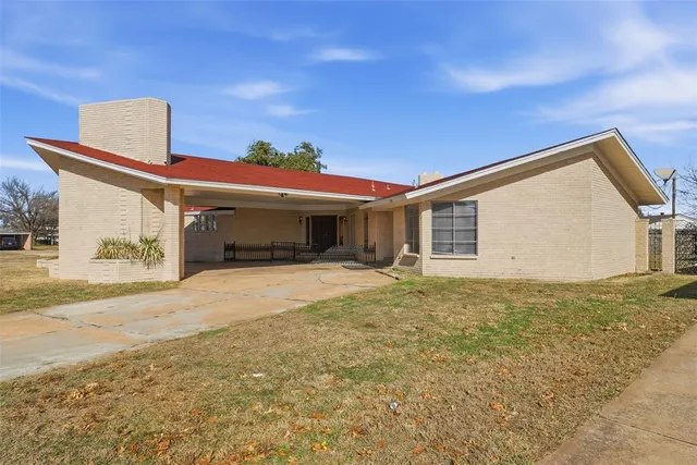 Photo 3 — 7700 S Country Club Drive, Oklahoma City, OK 73159