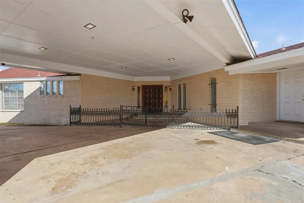 Photo 5 — 7700 S Country Club Drive, Oklahoma City, OK 73159