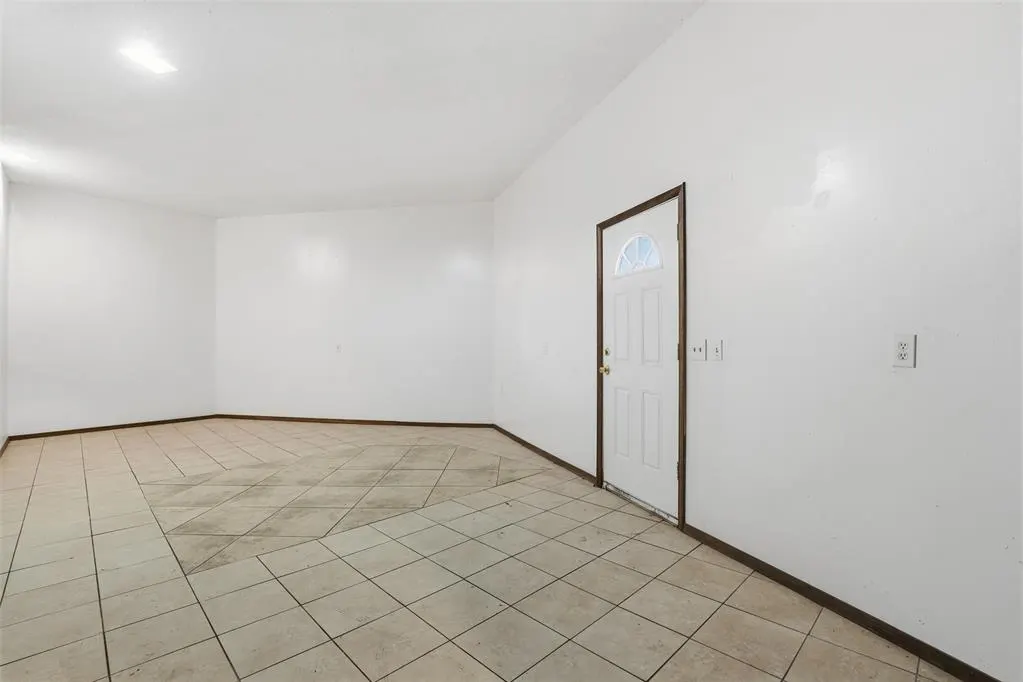 Photo 33 — 7700 S Country Club Drive, Oklahoma City, OK 73159