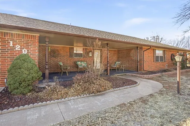 Photo 2 — 120 Mitchell Drive, Elk City, OK 73644