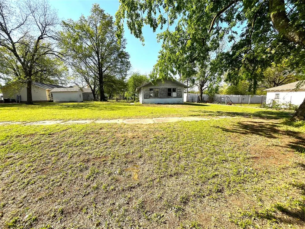 Photo 3 — 821 Brunson Avenue, Prague, OK 74864