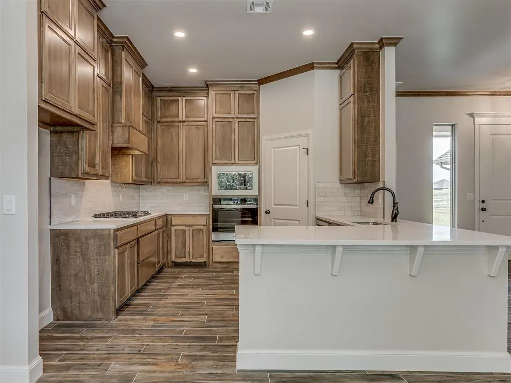 Photo 10 — 10116 Hamilton Drive, Oklahoma City, OK 73169