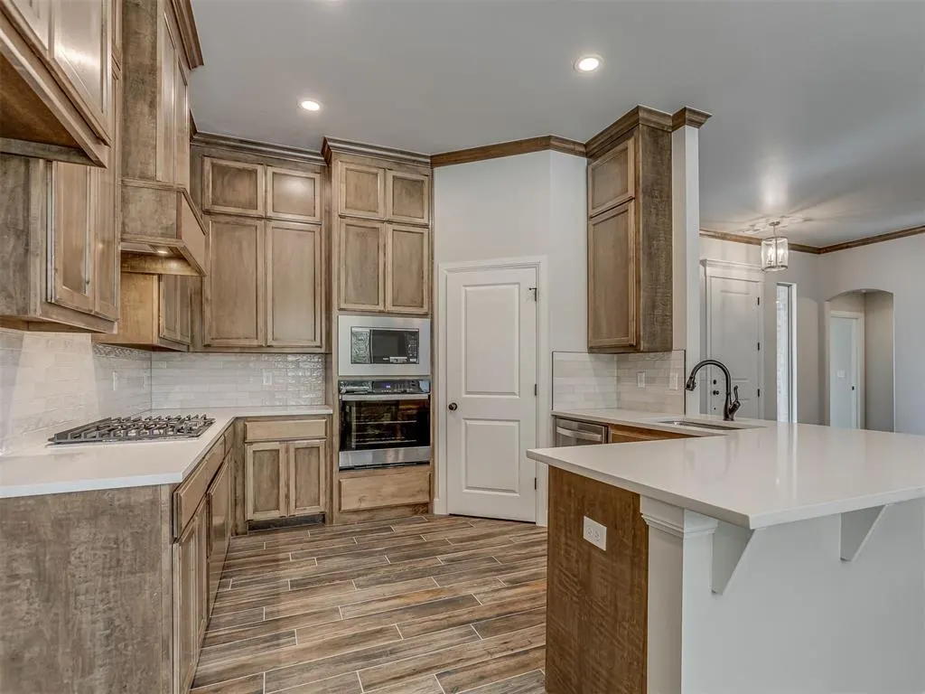 Photo 11 — 10116 Hamilton Drive, Oklahoma City, OK 73169