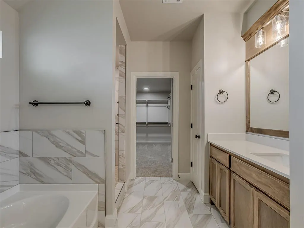 Photo 19 — 10116 Hamilton Drive, Oklahoma City, OK 73169