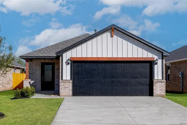 Front exterior — 12717 Carrara Lane, Yukon, OK 73099