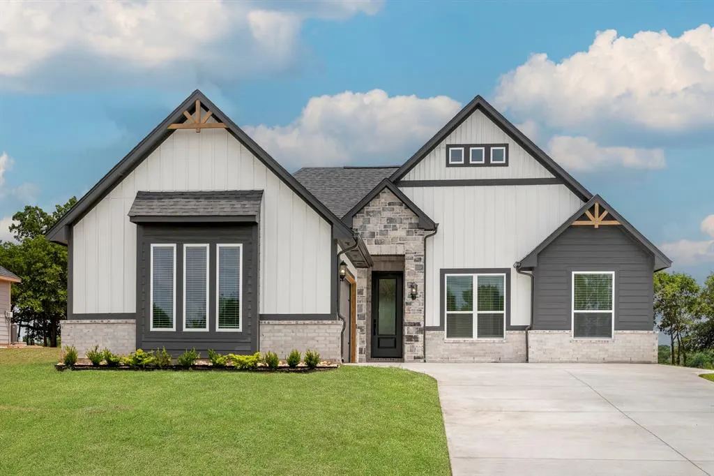 Front exterior — 2371 Clubhouse Drive, Blanchard, OK 73010