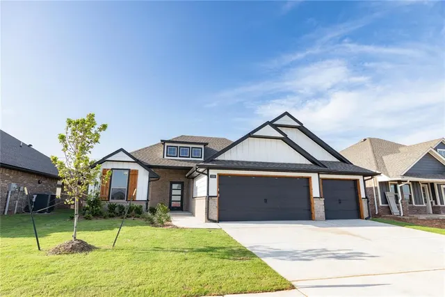Photo 2 — 2201 NW 171st Street, Edmond, OK 73012