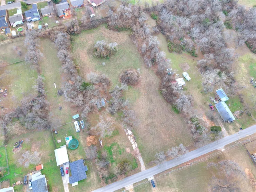 Photo 2 — 727 W Ford Street, Shawnee, OK 74801