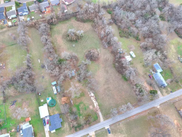 Photo 2 — 727 W Ford Street, Shawnee, OK 74801