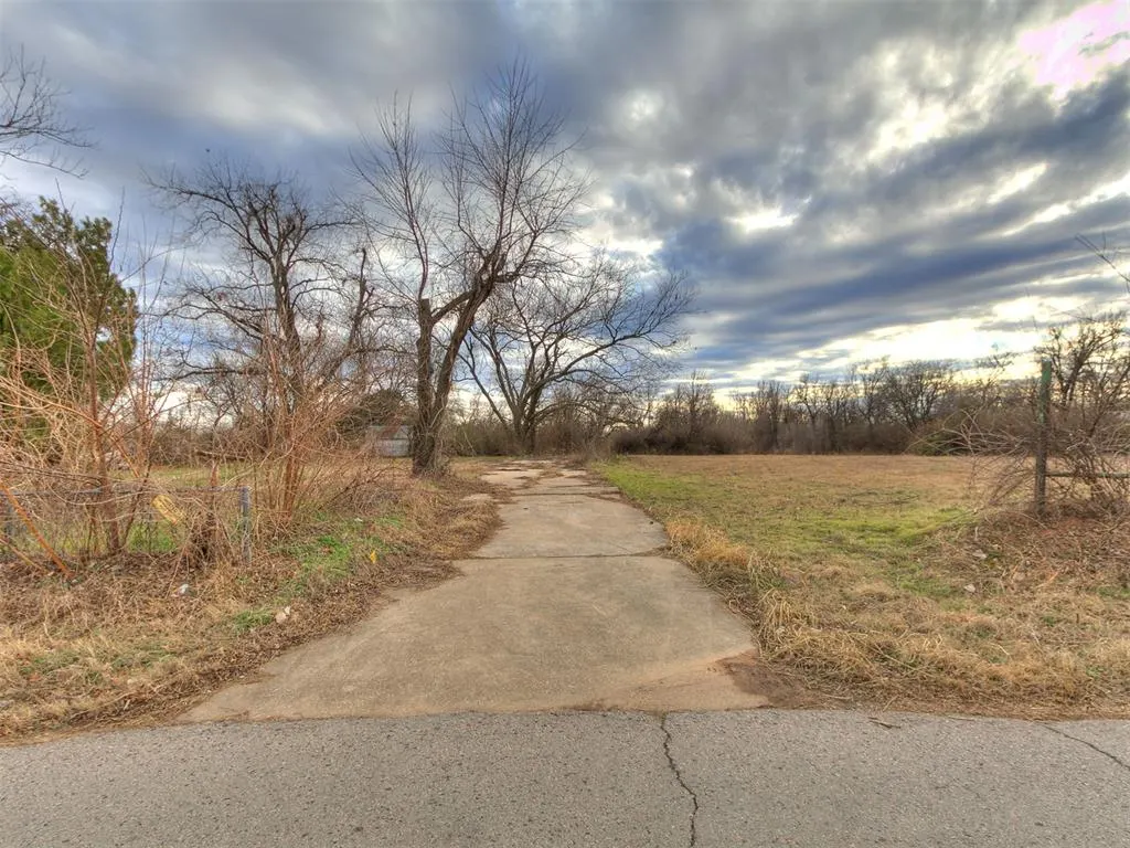 Photo 3 — 727 W Ford Street, Shawnee, OK 74801