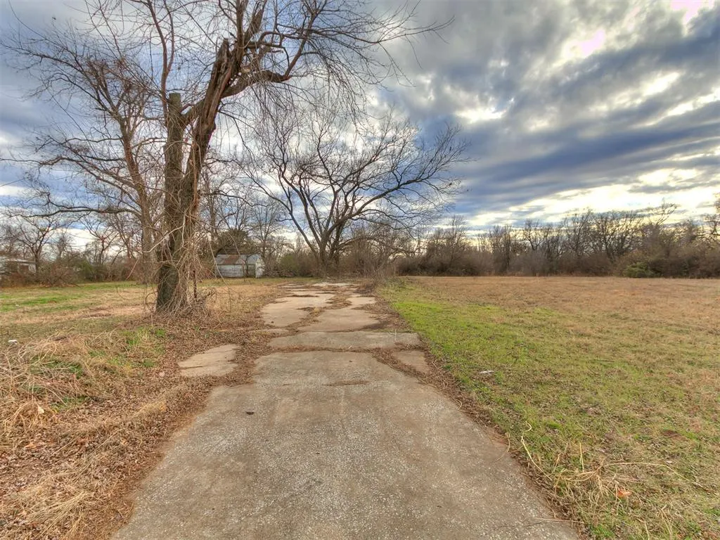 Photo 4 — 727 W Ford Street, Shawnee, OK 74801