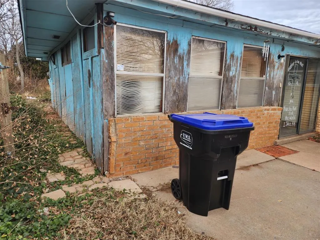 Photo 2 — 214 Pawnee Road, Burns Flat, OK 73624