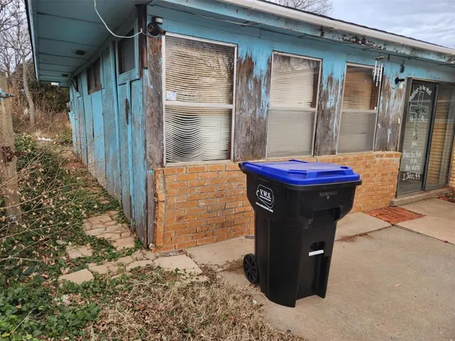 Photo 2 — 214 Pawnee Road, Burns Flat, OK 73624