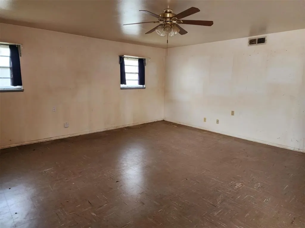Photo 12 — 214 Pawnee Road, Burns Flat, OK 73624