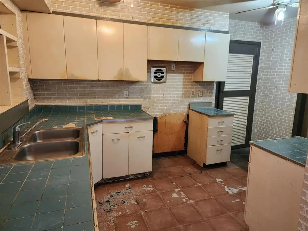 Photo 16 — 214 Pawnee Road, Burns Flat, OK 73624