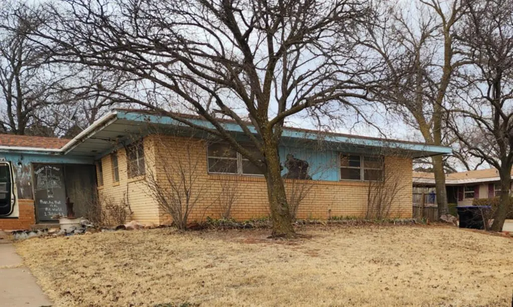 Front exterior — 214 Pawnee Road, Burns Flat, OK 73624