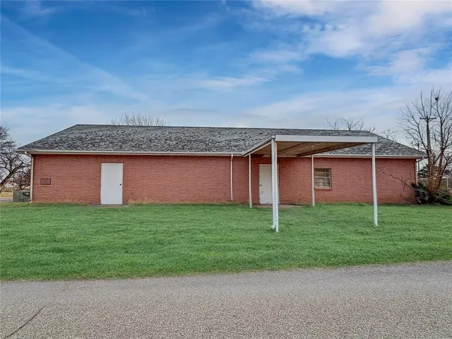 Photo 2 — 104 S Wesley Street, Taloga, OK 73667