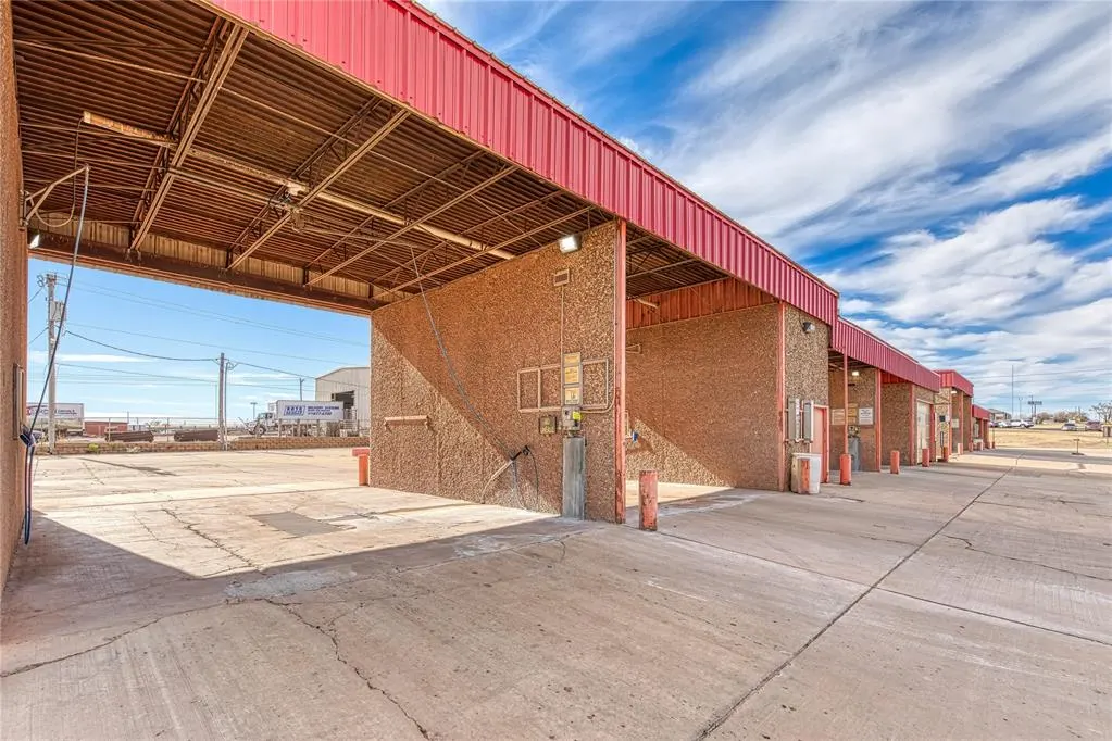 Front exterior — 120 Sooner Road, Elk City, OK 73644