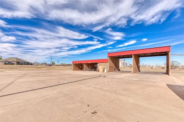 Photo 3 — 120 Sooner Road, Elk City, OK 73644