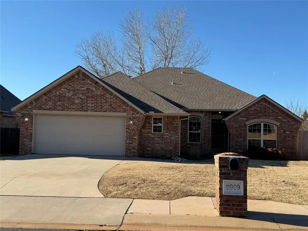 Photo 2 — 11909 Whitney Way, Oklahoma City, OK 73131