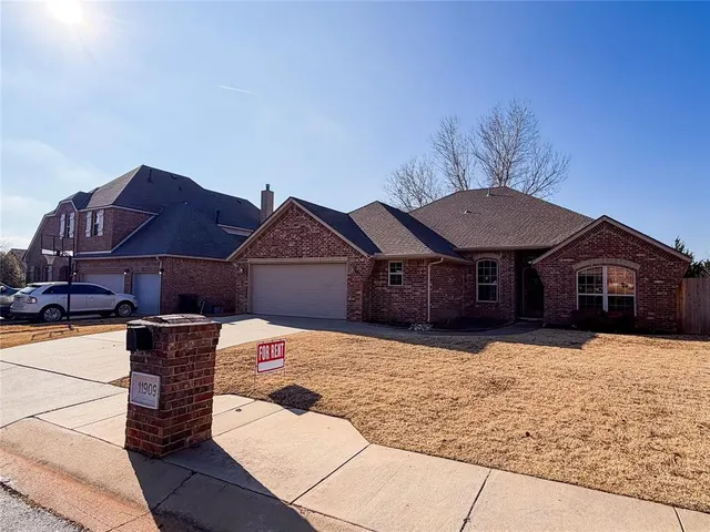 Photo 4 — 11909 Whitney Way, Oklahoma City, OK 73131