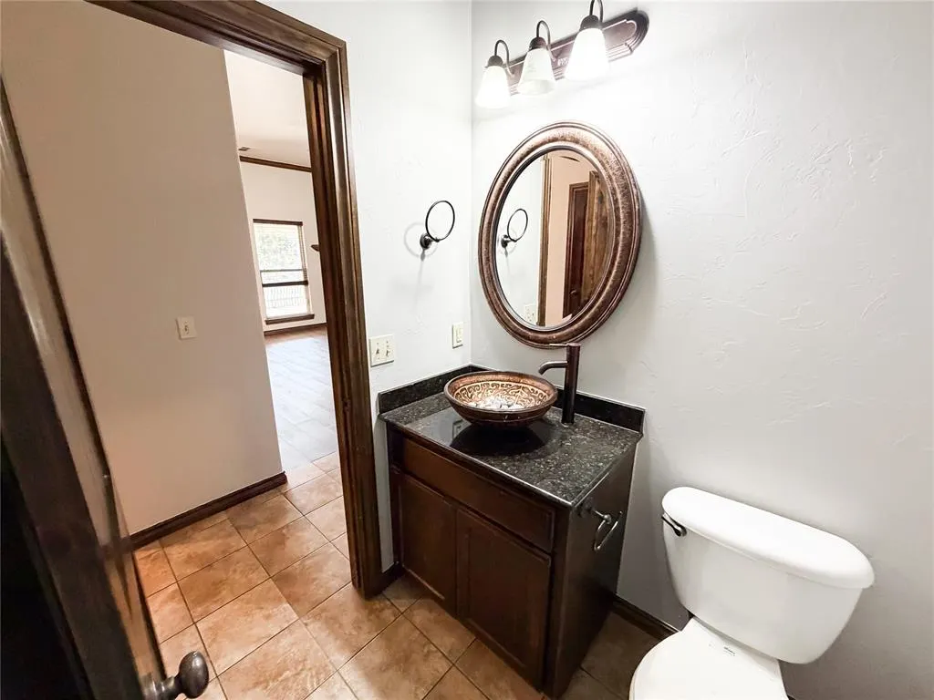 Photo 8 — 11909 Whitney Way, Oklahoma City, OK 73131