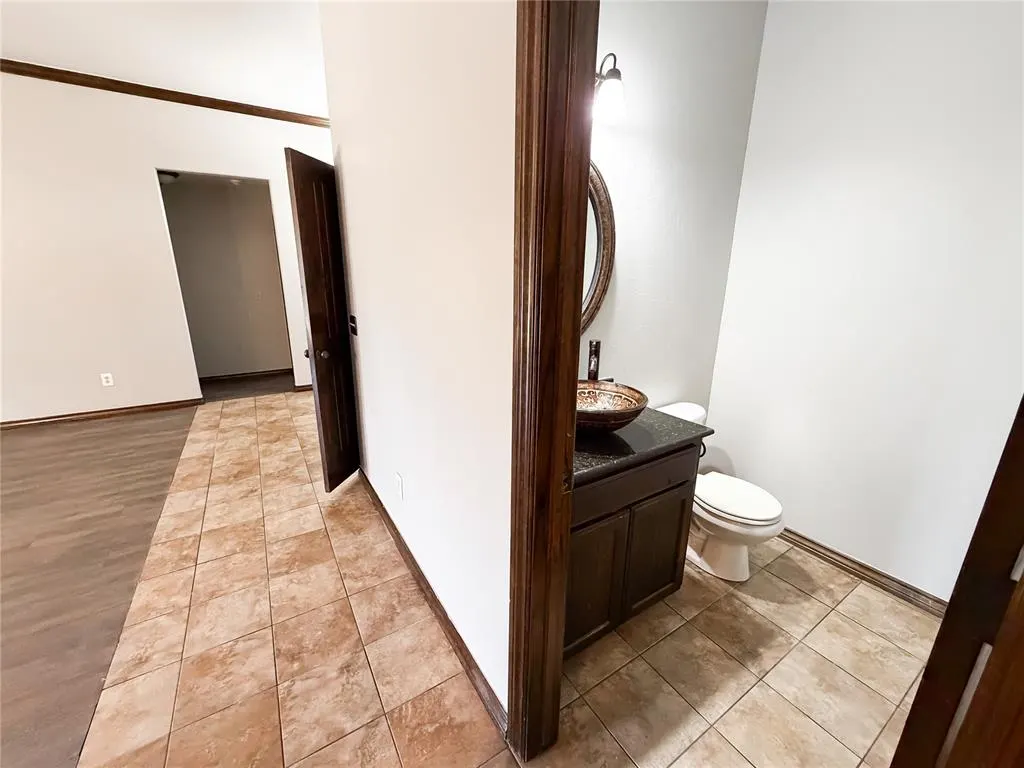 Photo 9 — 11909 Whitney Way, Oklahoma City, OK 73131